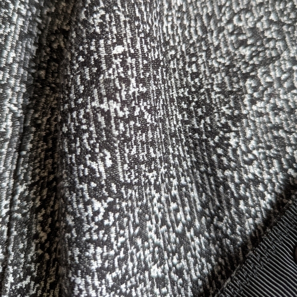 LULULEMON vinsaya scarf WrapRunning Luon Suited Jacquard Black White / Black - Picture 6 of 10